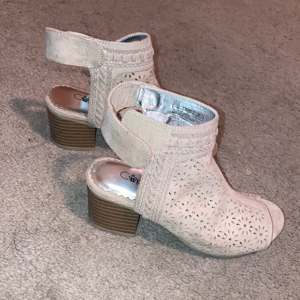 Never worn girls size 13